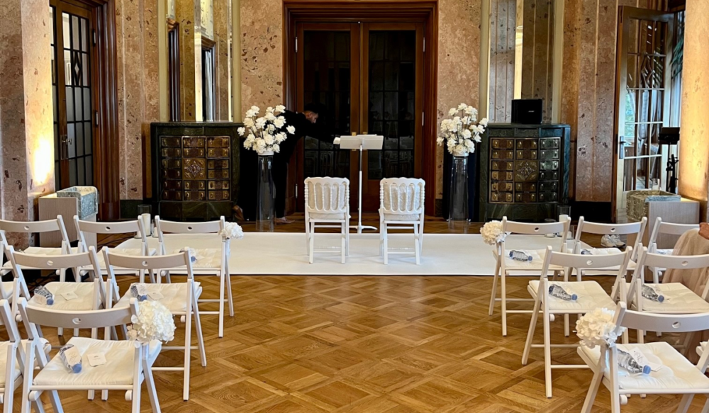 Ceremony at the Cheminée area